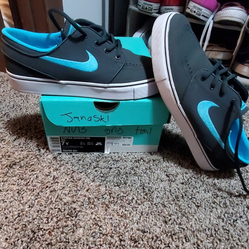 Boys 7y nike janoski dark gray/baby blue NIB